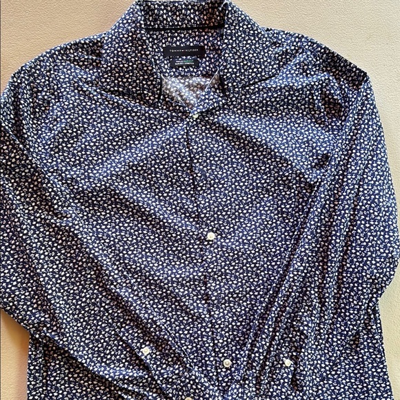 Tommy Hillfiger Button-Up Shirt (16 32/33) - Picture 2 of 6